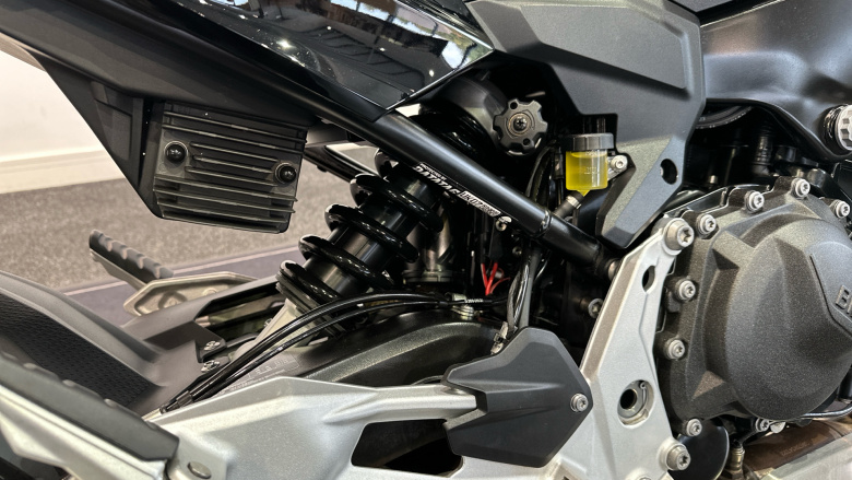 BMW F900 R
